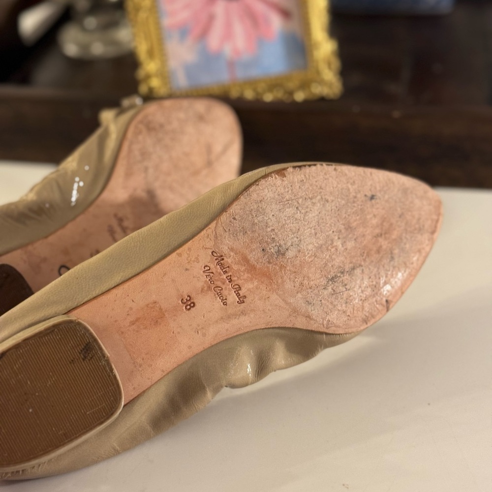 BUTTER MADE IN ITALY TAUPE PATENT LEATHER BOW BALLOT FLATS! - Picture 5 of 8